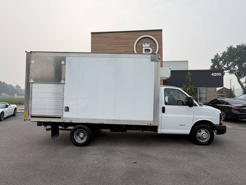 Used 2016 Chevrolet Express 4500 RWD image 26