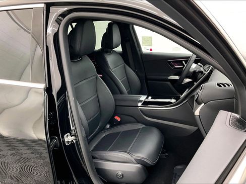 Used 2026 Mercedes-Benz GLC 300 image 6