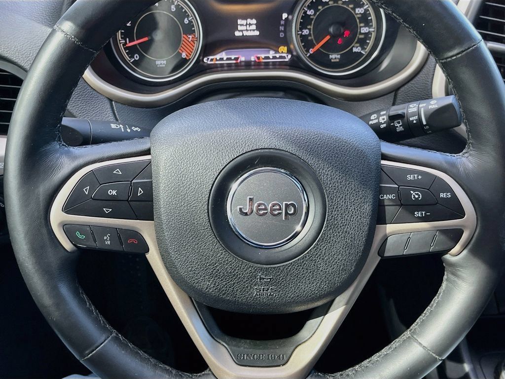 Used 2015 Jeep Cherokee Limited w/ Luxury Group AWD/4WD image 11