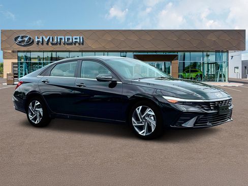 New 2025 Hyundai Elantra Limited w/ Cargo Package FWD image 10