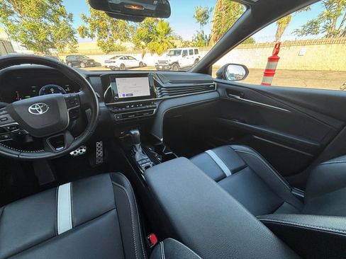 Used 2025 Toyota Camry SE FWD image 33