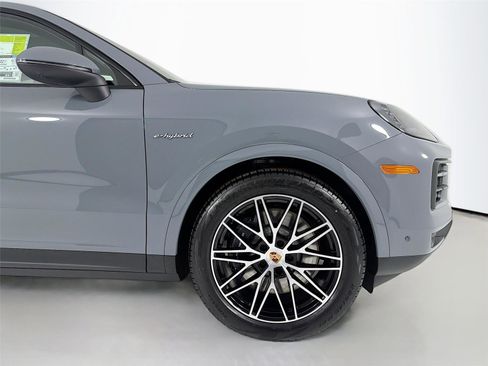 New 2026 Porsche Cayenne Coupe AWD/4WD image 23