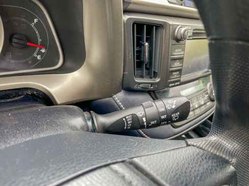 Used 2013 Toyota RAV4 XLE AWD/4WD image 16