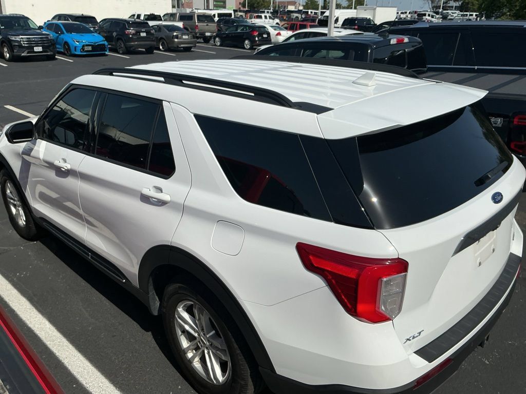 Used 2020 Ford Explorer XLT w/ Equipment Group 202A RWD image 5