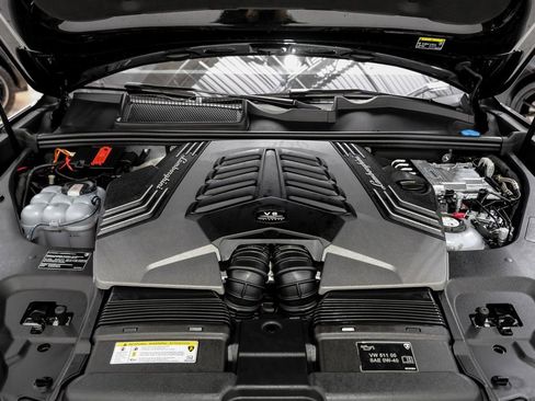 Used 2025 Lamborghini Urus SE image 51