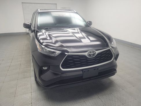Used 2020 Toyota Highlander XLE AWD/4WD image 14
