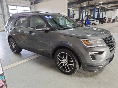 Used 2019 Ford Explorer Sport image 4