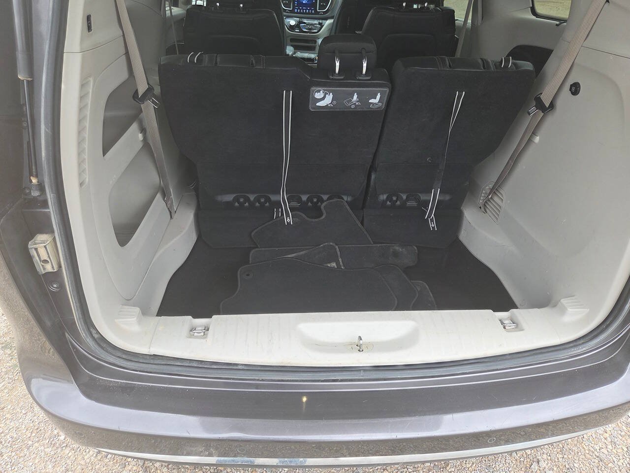 Used 2017 Chrysler Pacifica Touring-L Plus FWD image 18