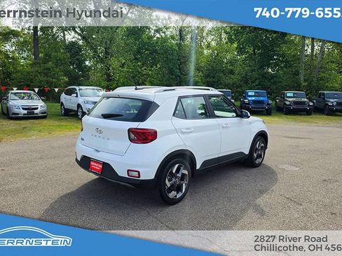 Used 2025 Hyundai Venue SEL FWD image 29