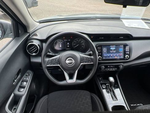 Used 2022 Nissan Kicks SV image 14