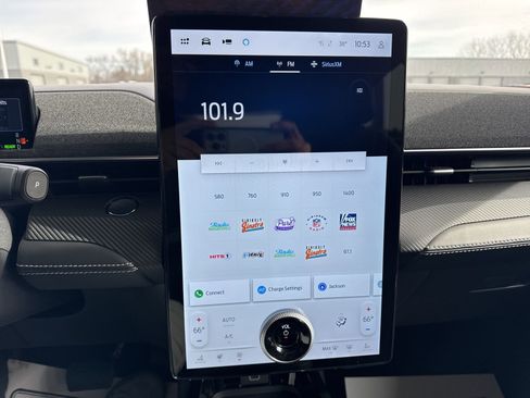 Certified 2025 Ford Mustang Mach-E Premium image 28