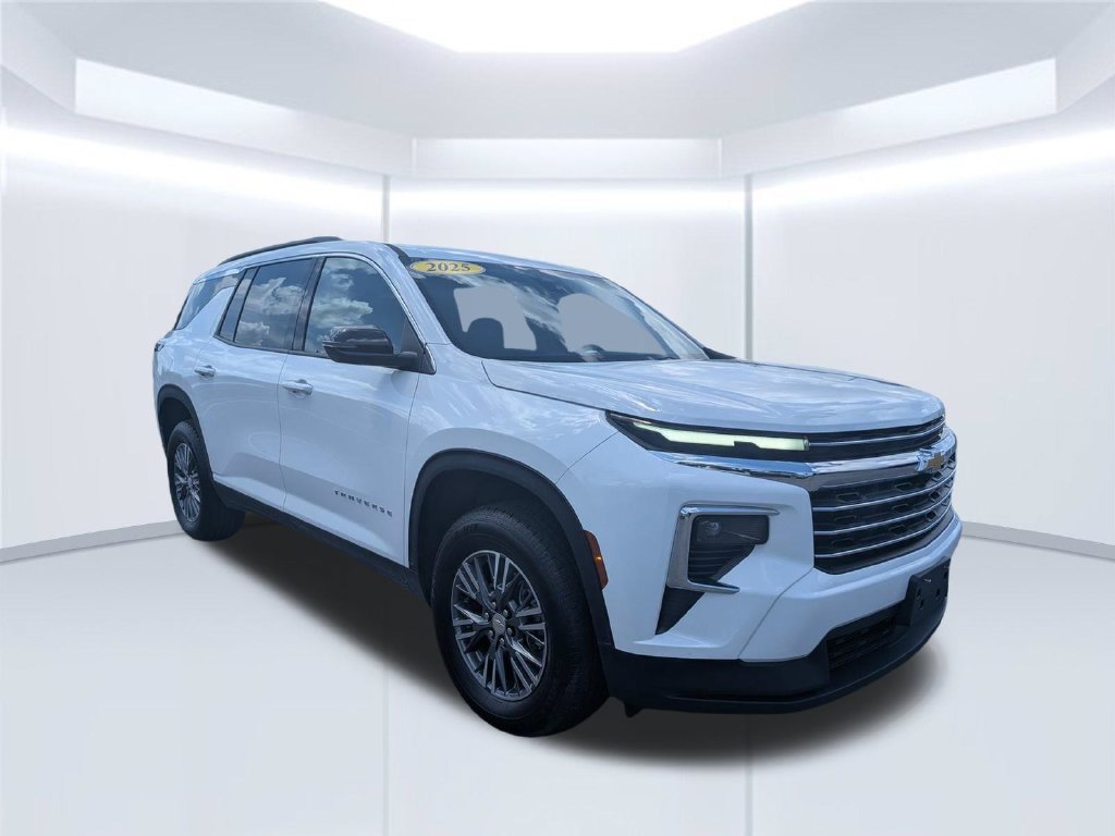 Used 2025 Chevrolet Traverse LT FWD image 8