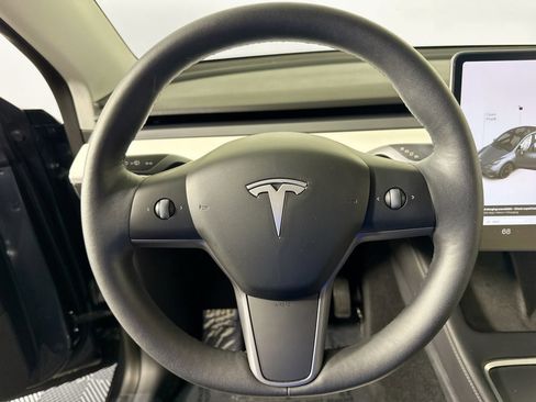 Used 2022 Tesla Model Y Long Range image 11