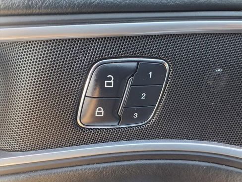 Used 2017 Ford Explorer Platinum image 9