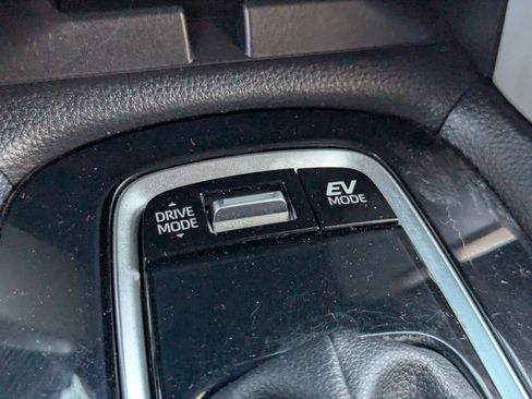 Used 2024 Toyota Corolla Cross SE w/ Moonroof Package image 34