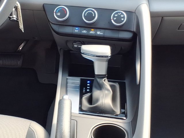 New 2026 Hyundai Elantra SE FWD image 17