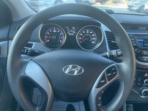 Used 2015 Hyundai Elantra SE FWD image 17
