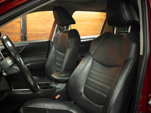 Used 2021 Toyota RAV4 XLE Premium w/ Carpet Mat Package (TMS) FWD image 11
