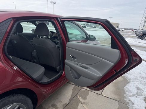 Used 2024 Hyundai Elantra SEL image 21