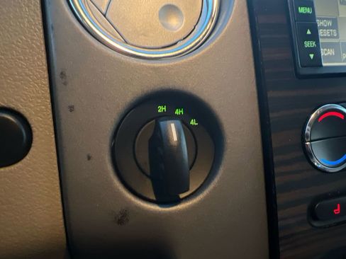 Used 2008 Lincoln Mark LT 4x4 image 26