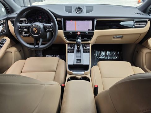 Used 2026 Porsche Macan AWD/4WD image 19