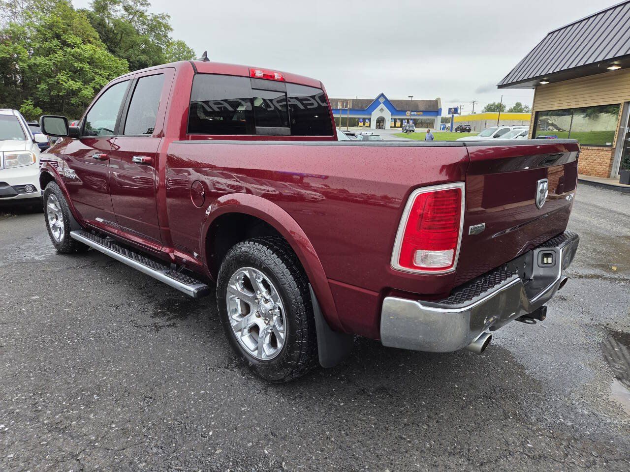 Used 2017 RAM 1500 Laramie w/ Convenience Group AWD/4WD image 8