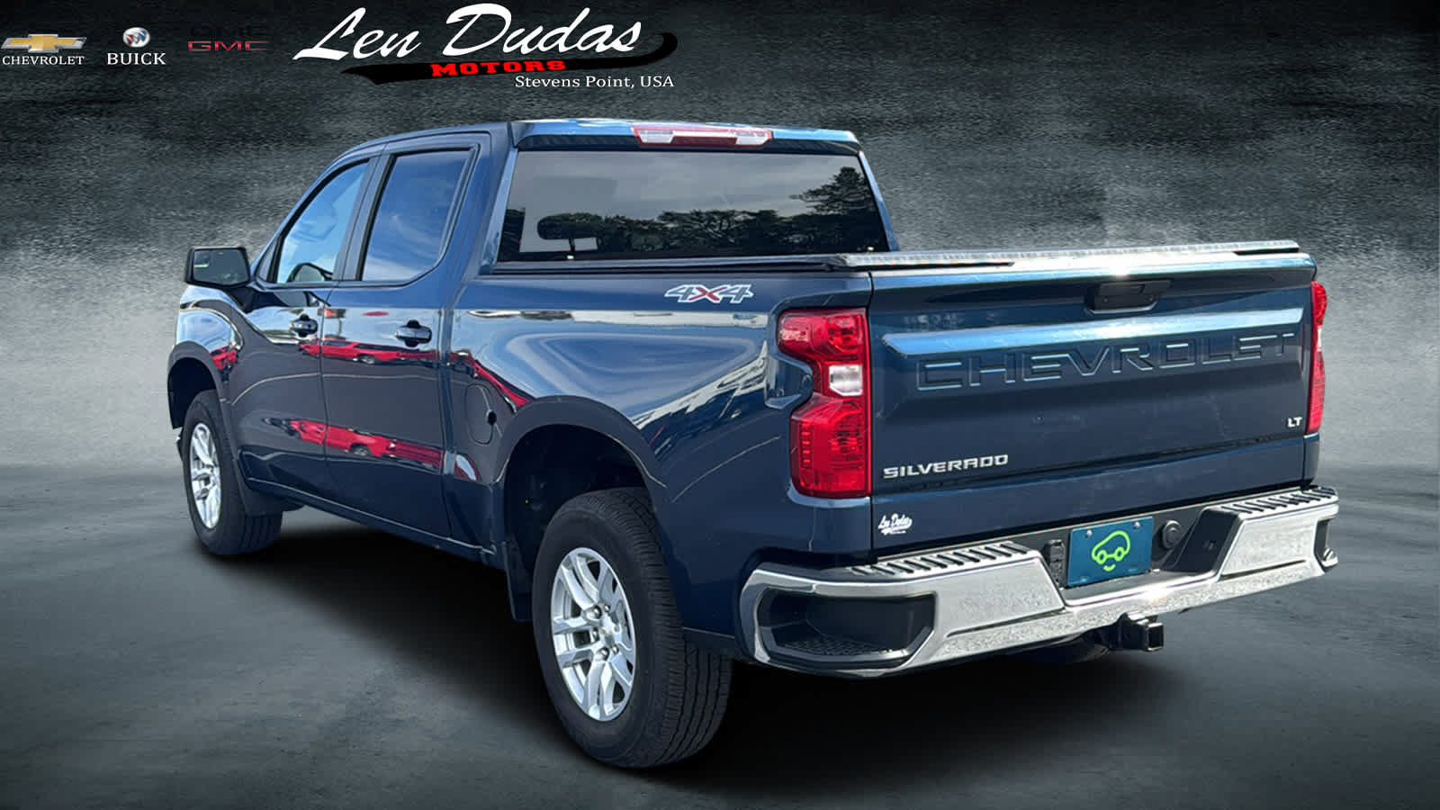 Used 2022 Chevrolet Silverado 1500 LT AWD/4WD image 3