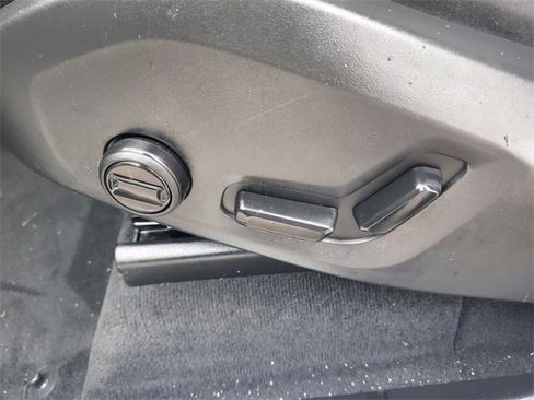 Used 2025 Volvo XC90 B6 Plus image 16