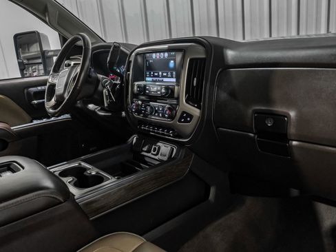 Used 2017 GMC Sierra 2500 Denali w/ Duramax Plus Package image 12
