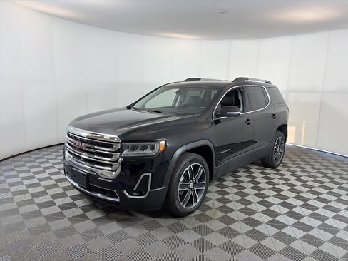 Used 2023 GMC Acadia SLT w/ Technology Package AWD/4WD image 2