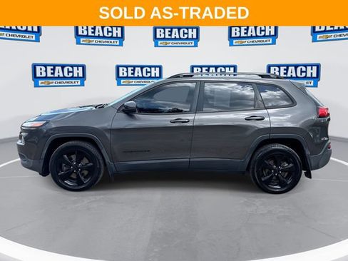 Used 2018 Jeep Cherokee Latitude w/ Altitude Package FWD image 5