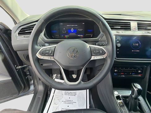 Used 2022 Volkswagen Tiguan SE image 38