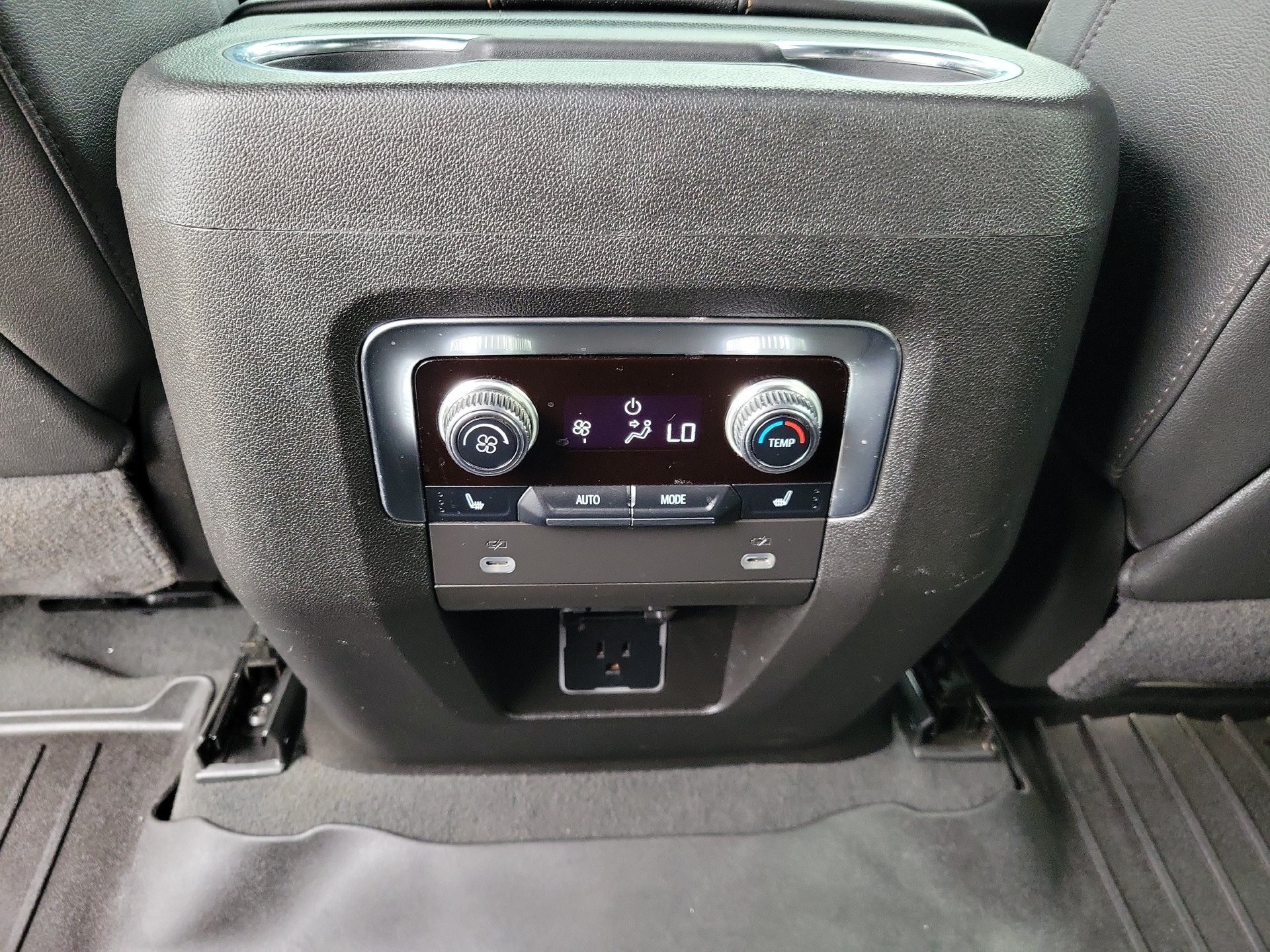Used 2024 GMC Yukon AT4 AWD/4WD image 21