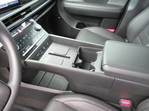 Used 2024 Hyundai Santa Fe Calligraphy FWD image 16