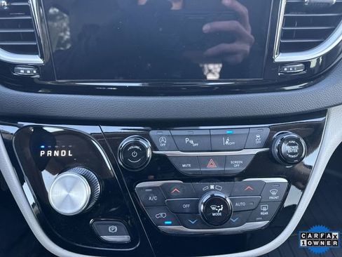 Used 2024 Chrysler Pacifica Touring-L image 33