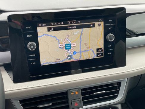 Certified 2025 Volkswagen Taos SEL w/ Black Wheel Plus Package image 19