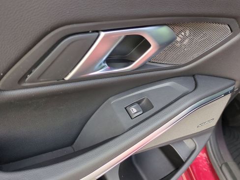 Used 2025 BMW 330i Sedan w/ M Sport Package image 31