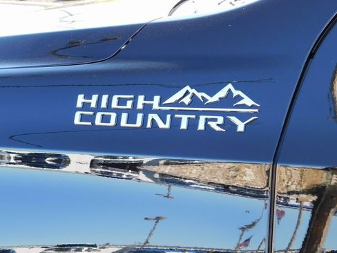 New 2025 Chevrolet Suburban High Country image 52