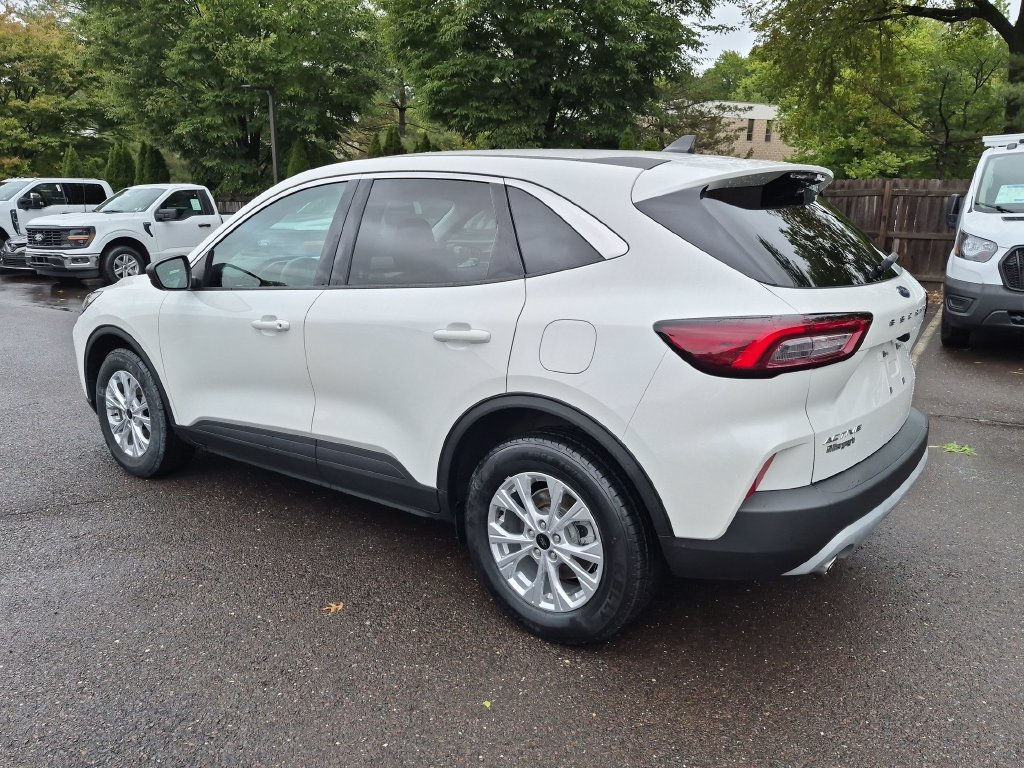 Certified 2023 Ford Escape Active AWD/4WD image 7