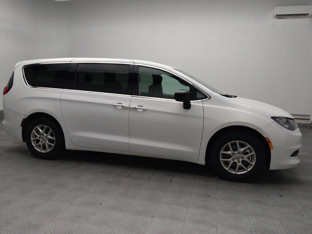 Used 2024 Chrysler Voyager LX FWD image 11