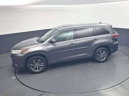 Used 2017 Toyota Highlander XLE AWD/4WD image 23