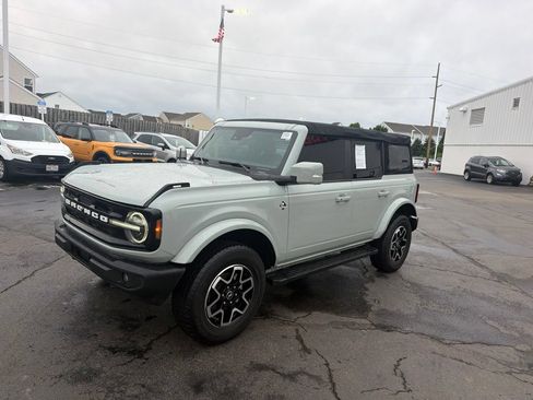 Used 2023 Ford Bronco Outer Banks AWD/4WD image 3