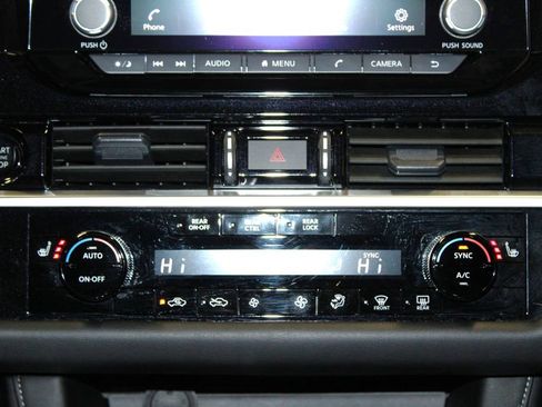 Used 2025 Nissan Pathfinder SV image 19