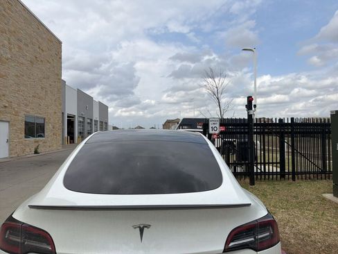 Used 2023 Tesla Model Y Long Range image 4