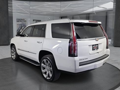 Used 2020 Cadillac Escalade Luxury AWD/4WD image 7