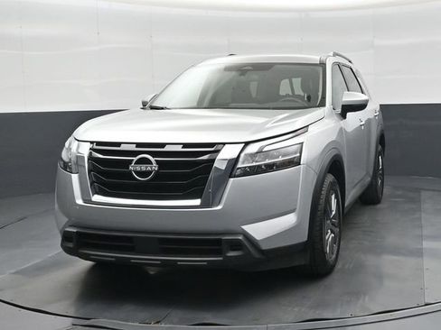 Used 2024 Nissan Pathfinder SV AWD/4WD image 8