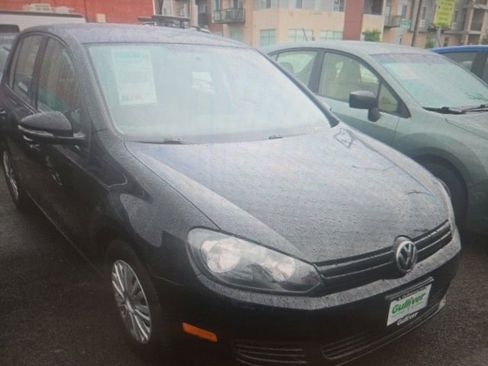 Used 2013 Volkswagen Golf 4-Door FWD image 2