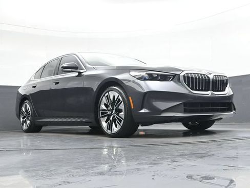 Used 2025 BMW i5 eDrive40i w/ Premium Package RWD image 33