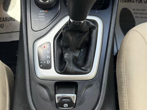 Used 2015 Jeep Cherokee Latitude w/ Comfort/Convenience Group image 16