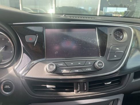 Used 2019 Buick Envision Essence image 10